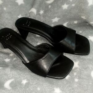 Black heel shoes